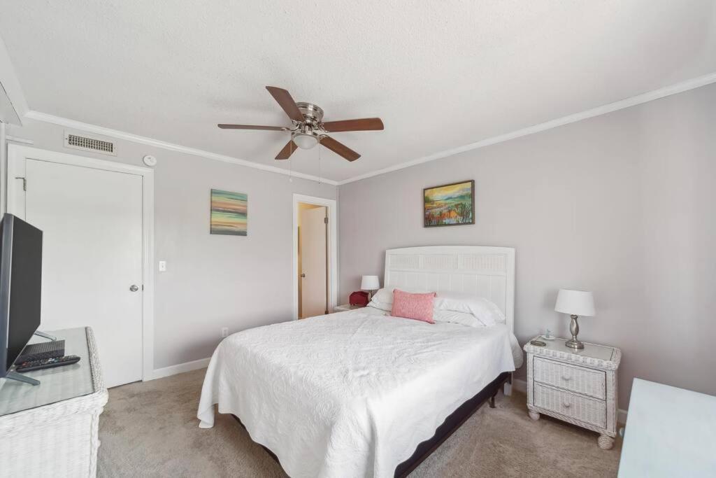 Right Across Beach Pool View Private Balcony By Zen Living Short Term Rental Myrtle Beach Exterior foto